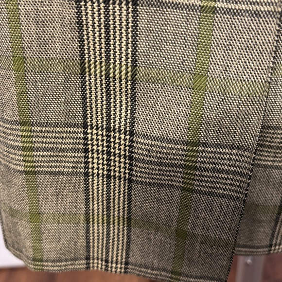 Vintage Burberry Checkered pleated Pencil Skirt in Olive and Beige 8 - Picture 4 of 12